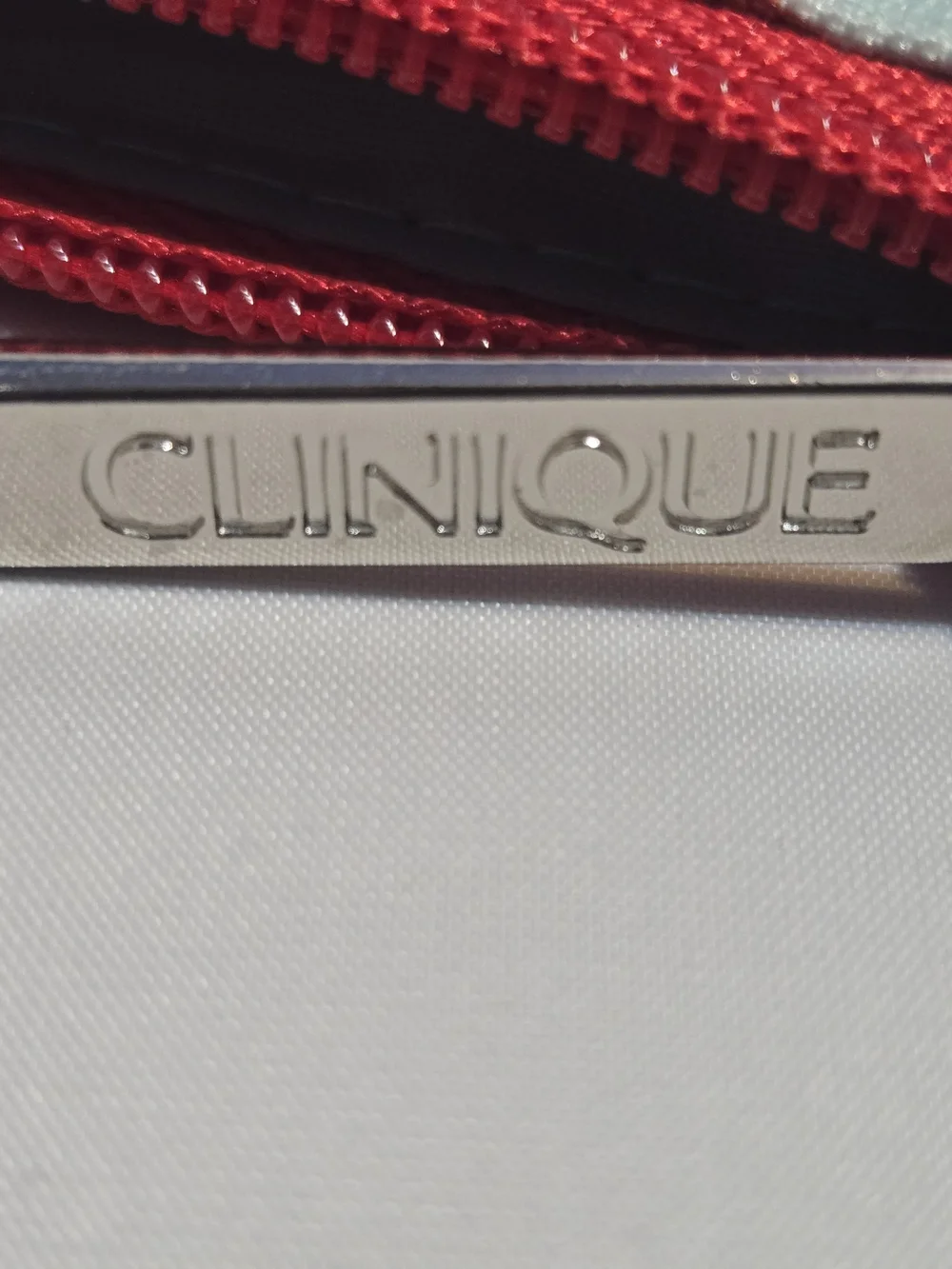 CLINIQUE x KATE SPADE Cosmetics Makeup Travel Bag Aqua & Red Lips Print